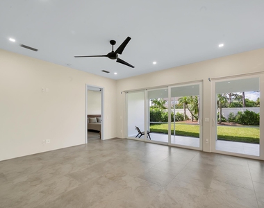 176 Nw Bentley Circle - Photo Thumbnail 11