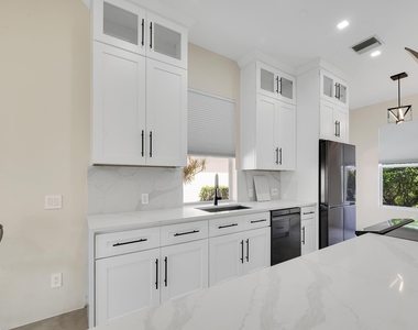 176 Nw Bentley Circle - Photo Thumbnail 10