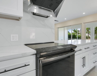 176 Nw Bentley Circle - Photo Thumbnail 13