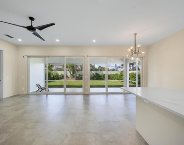 176 Nw Bentley Circle - Photo Thumbnail 4