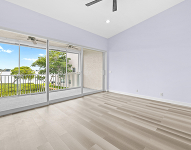 88 N Lakeshore Drive - Photo Thumbnail 16