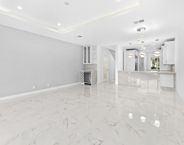 88 N Lakeshore Drive - Photo Thumbnail 7