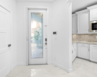 88 N Lakeshore Drive - Photo Thumbnail 31