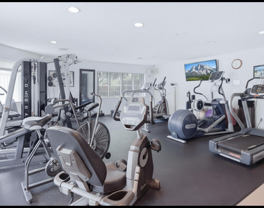 88 N Lakeshore Drive - Photo Thumbnail 64