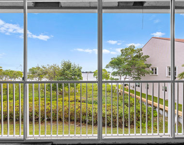 88 N Lakeshore Drive - Photo Thumbnail 19