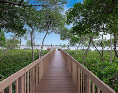 88 N Lakeshore Drive - Photo Thumbnail 49
