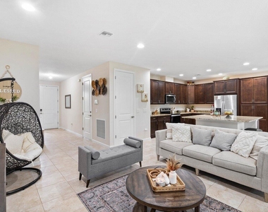 16310 Oakview Drive - Photo Thumbnail 3