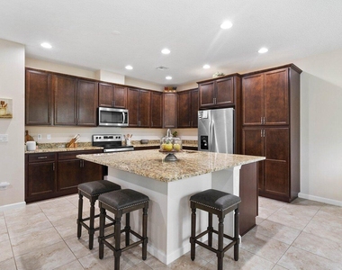 16310 Oakview Drive - Photo Thumbnail 5