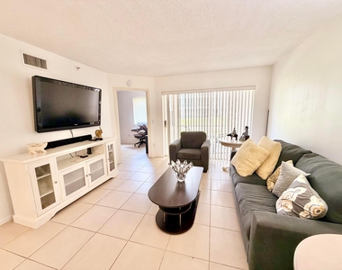 9511 Weldon Circle - Photo Thumbnail 10
