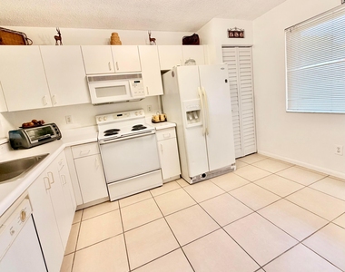 9511 Weldon Circle - Photo Thumbnail 6