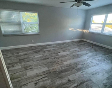 817 S L Street - Photo Thumbnail 4