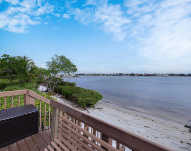 88 N Lakeshore Drive - Photo Thumbnail 52