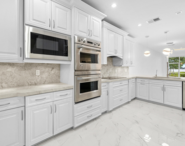 88 N Lakeshore Drive - Photo Thumbnail 9
