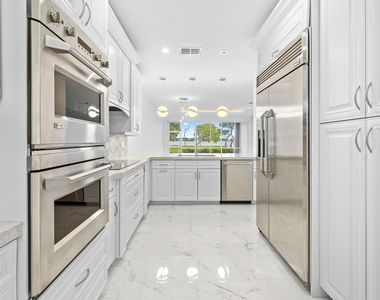 88 N Lakeshore Drive - Photo Thumbnail 8