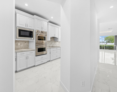 88 N Lakeshore Drive - Photo Thumbnail 13