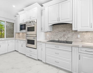 88 N Lakeshore Drive - Photo Thumbnail 11