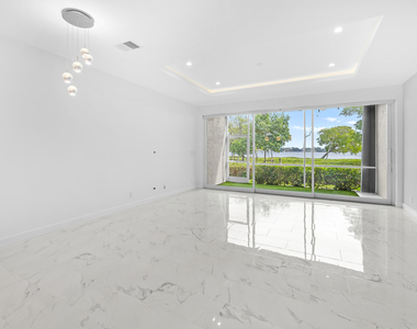 88 N Lakeshore Drive - Photo Thumbnail 3