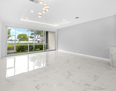 88 N Lakeshore Drive - Photo Thumbnail 4