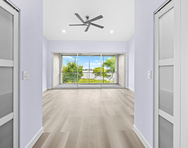 88 N Lakeshore Drive - Photo Thumbnail 17