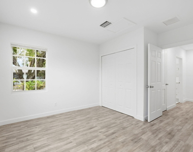 5203 N Flagler Drive - Photo Thumbnail 2