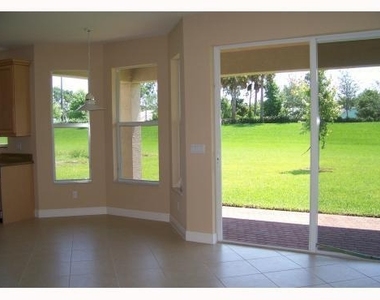 2007 Grey Falcon Circle Sw - Photo Thumbnail 3