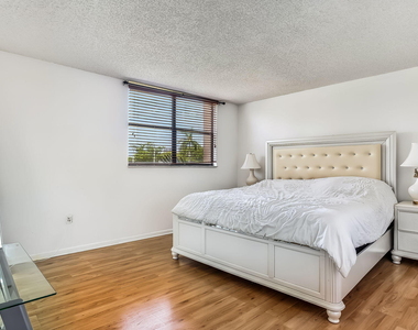 900 Ne 195th Street - Photo Thumbnail 14
