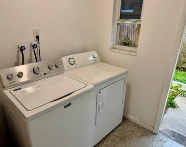 419 N Broadway - Photo Thumbnail 25