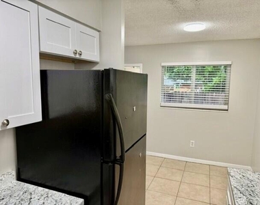 419 N Broadway - Photo Thumbnail 7