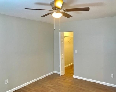 419 N Broadway - Photo Thumbnail 17