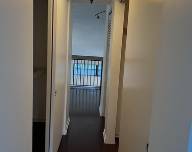 2800 S Oakland Forest Drive - Photo Thumbnail 13