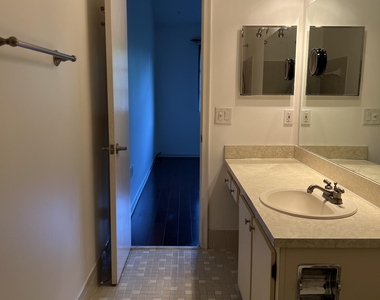 2800 S Oakland Forest Drive - Photo Thumbnail 12