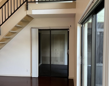 2800 S Oakland Forest Drive - Photo Thumbnail 7