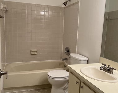 2800 S Oakland Forest Drive - Photo Thumbnail 5