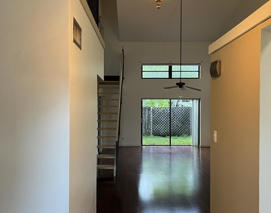 2800 S Oakland Forest Drive - Photo Thumbnail 3