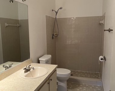2800 S Oakland Forest Drive - Photo Thumbnail 11