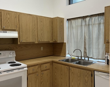 2800 S Oakland Forest Drive - Photo Thumbnail 8