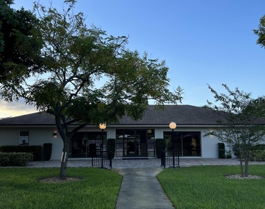 2800 S Oakland Forest Drive - Photo Thumbnail 23