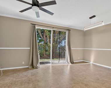 2557 Riverside Drive - Photo Thumbnail 9