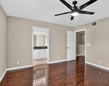 2557 Riverside Drive - Photo Thumbnail 21