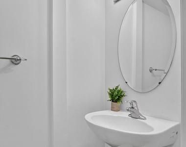 2557 Riverside Drive - Photo Thumbnail 8