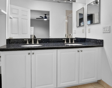 2557 Riverside Drive - Photo Thumbnail 24