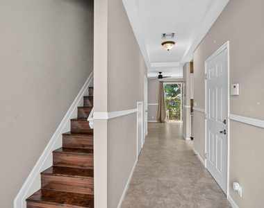 2557 Riverside Drive - Photo Thumbnail 4
