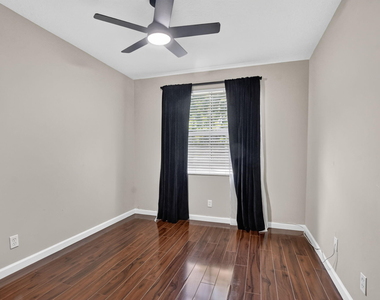2557 Riverside Drive - Photo Thumbnail 26