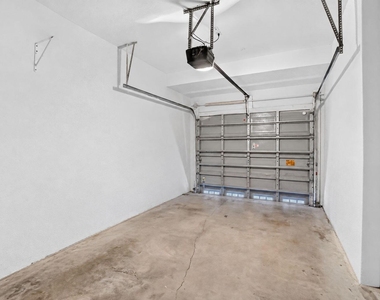 2557 Riverside Drive - Photo Thumbnail 36