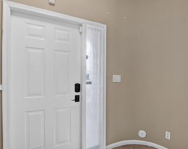 2557 Riverside Drive - Photo Thumbnail 5