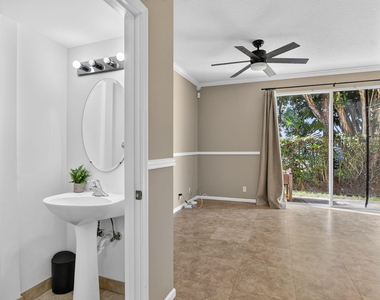 2557 Riverside Drive - Photo Thumbnail 7
