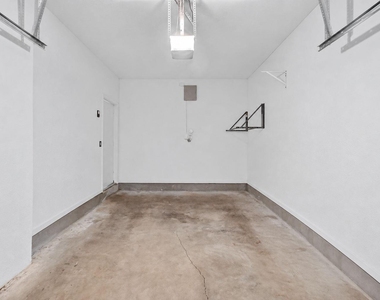 2557 Riverside Drive - Photo Thumbnail 37