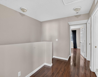 2557 Riverside Drive - Photo Thumbnail 19