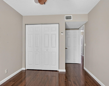 2557 Riverside Drive - Photo Thumbnail 32