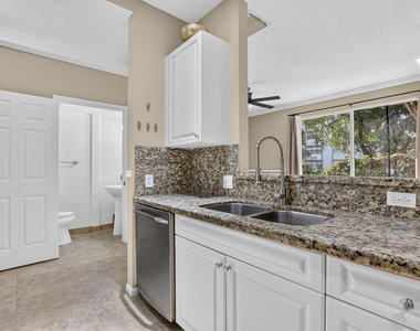 2557 Riverside Drive - Photo Thumbnail 16